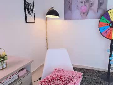 girl
        missniley cam image #6683458