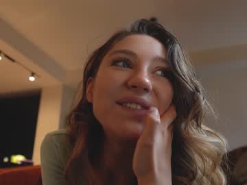 girl
        mia_elfie cam image #4077952