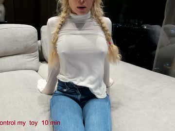 girl
        carolinaherera cam image #5913505