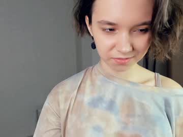 girl
        gummybubble cam image #1753695