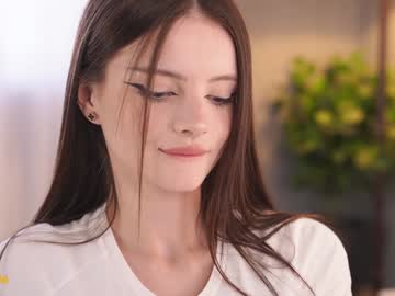 girl
        bellacle cam image #6766255