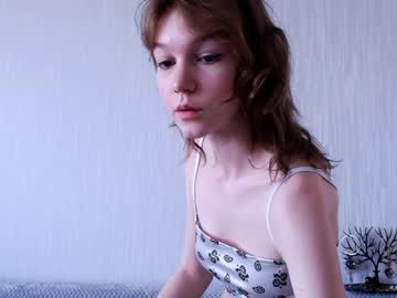 girl
        the_mayhem_ cam image #1228588