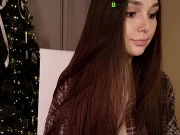 girl
        hollyextra cam image #5886068