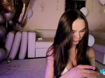 girl
        hollyextra cam image #4139358