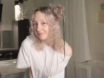 girl
        melissacoopers cam image #4536484