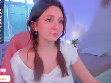 girl
        renessy_ cam image #1157235