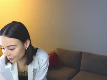 girl
        poppypaws cam image #5898517