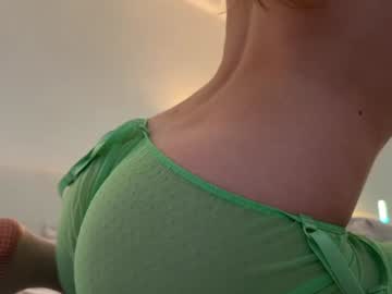 girl
        girl_next_door19 cam image #4877658