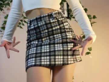 girl
        teresabriggs cam image #2419709