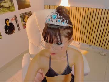 girl
        little_effy18 cam image #2864118