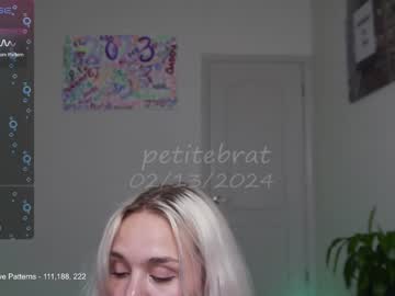 girl
        petitebrat cam image #3500224