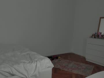girl
        vivienne_westwoood cam image #1505236