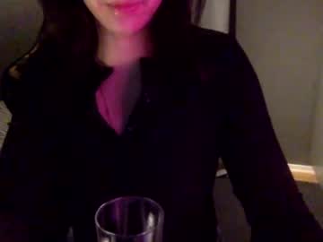 girl
        lillyandhertoyy cam image #3385547