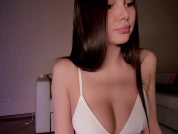 girl
        hollyextra cam image #4996213