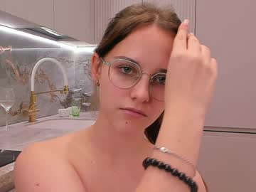 girl
        dream_beam cam image #5942286