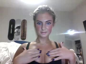 girl
        lovelyaveryy cam image #5300101
