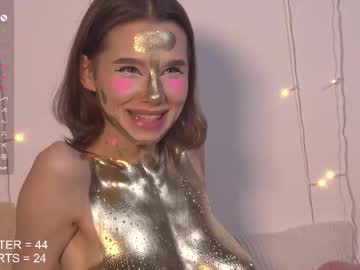 girl
        happynewdear cam image #6176100