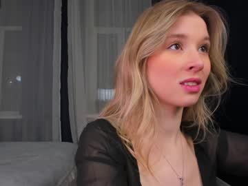 girl
        milablush cam image #3492053