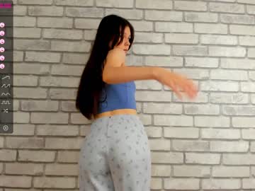 girl
        carolynjacquelins cam image #262169