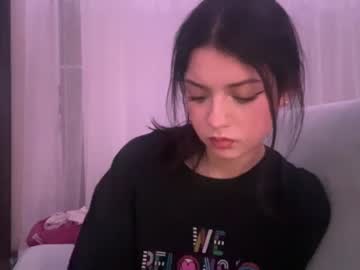 girl
        samantha1282 cam image #1740258