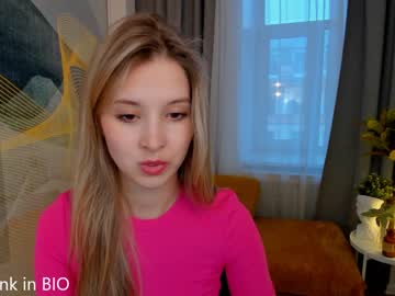 girl
        milablush cam image #1085795