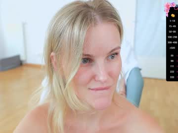 girl
        curlylolly cam image #4526275
