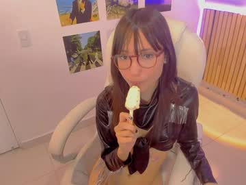 girl
        little_effy18 cam image #2741264