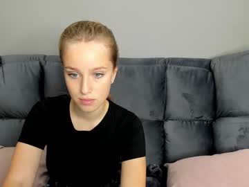 girl
        grace_barton cam image #2111500