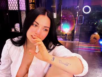 girl
        alma_pearl cam image #6645817
