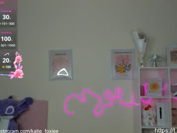 girl
        katiefoxie cam image #5530835