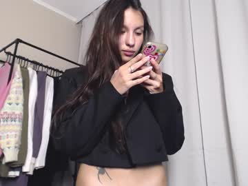 girl
        friend_foryou cam image #1361521