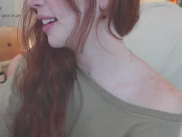 girl
        niilaa cam image #6668639