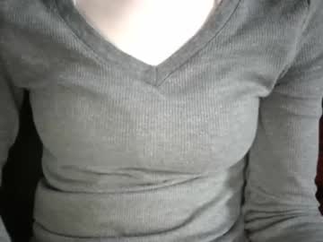 girl
        averigold cam image #3925730