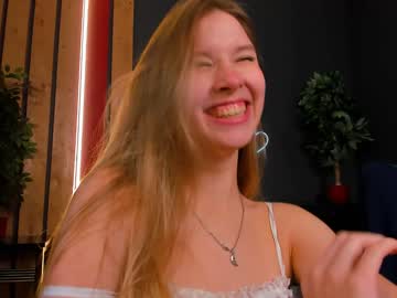 girl
        milablush cam image #2372868