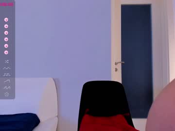 girl
        kittycaitlin cam image #1077050