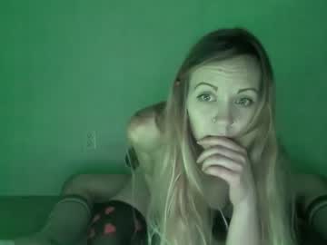 couple
        whtgrlnbrnboi cam image #2571837