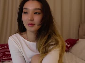 girl
        sarasuo cam image #5915135
