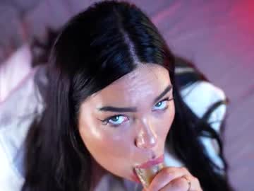 girl
        verajons cam image #6677639