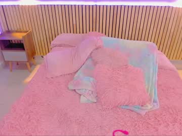girl
        little_effy18 cam image #2855846