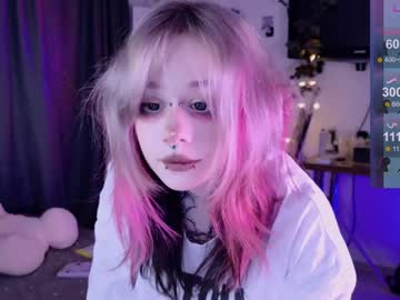 girl
        lollyshy__ cam image #5728761