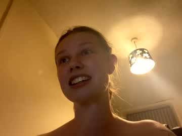 girl
        mamabea cam image #74312