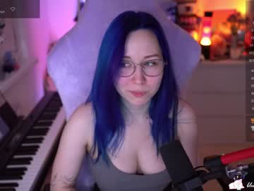 girl
        blue_mooncat cam image #2748629