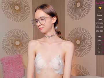 girl
        happiness_call cam image #2122485