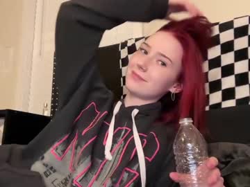 girl
        petite_scarlettt cam image #4646114