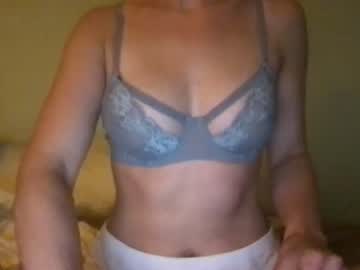 girl
        blondegirlog1 cam image #3711090