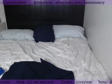 girl
        iammisstery cam image #3190981