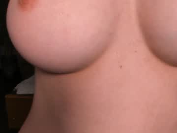 girl
        lauratanguy cam image #4874105