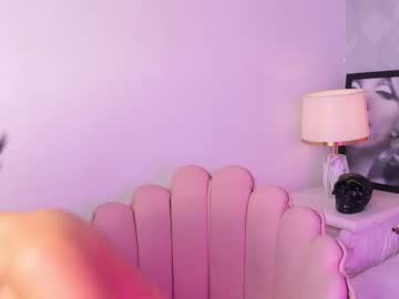 girl
        maxinelee cam image #3191587
