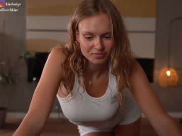 girl
        chillwithkira cam image #4370046