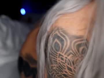 girl
        dee_waters cam image #3075010